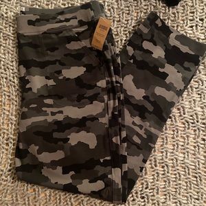 NWT Duluth Trading Women’s NoGA Naturale Cotton Slim Leg Pants - Camo